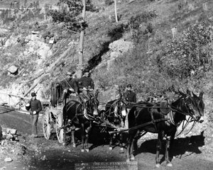 डेडवुड रोड पर फीट तक यूएस पेमास्टर और गार्ड मीडे, 1888
