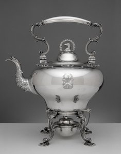 केटल ऑन स्टैंड, सी। 1827-1843 (रजत) द्वारा जॉन चैंडलर मूर