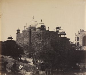 ताजमहल, रेस्ट-हाउस का बैक व्यू, चित्र के साथ, सी। 1858-1862।