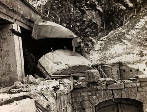 एल्बम "मेरा विश्व युद्ध - दक्षिण-पश्चिम मोर्चे की यादें (कैरिंथिया, इटली, दक्षिण टायरॉल) (मेरा विश्व युद्ध - कारिंथिया, इटली में दक्षिण-पश्चिमी मोर्चे की यादें, ट्रेंटिनो-ऑल्टो अडिगे) 31/03 / 1915-12 / ११ / १९१८ - जोसेफ ज़ोहलेस वियना ": मलबे (बी  द्वारा जोसेफ़ ज़ोहल्स