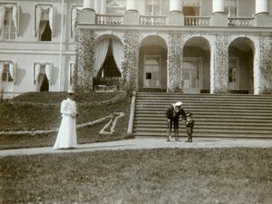 रूस के Tsarevich अलेक्सी के साथ ज़ारिना एलेक्जेंड्रा फ्योडोरोवना, c1907-c1910।