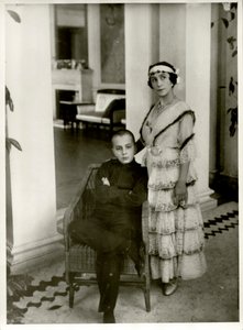 मथिल्डे क्शेसिंस्का 1872-1971 अपने बेटे व्लादिमीर के साथ, 1916।