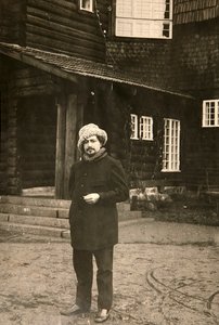 20 वीं शताब्दी की शुरुआत में रूसी लेखक लियोनिद आंद्रेयेव ने वाममेलसु सेरोवो में अपने घर पर द्वारा कार्ल कार्लोविच बुल्ला