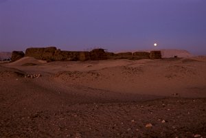  द्वारा केनेथ गैरेट