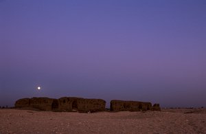  द्वारा केनेथ गैरेट