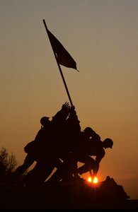  द्वारा केनेथ गैरेट