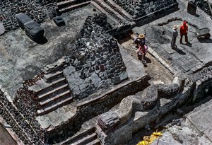  द्वारा केनेथ गैरेट