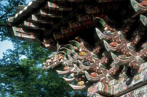 सोगवांग-सा मंदिर, कोसन काउंटी, कांगवोन प्रांत, उत्तर कोरिया, छत का विवरण (फोटो) द्वारा कोरियाई स्कूल