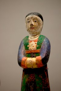 एक कब्र की सजावटी आकृति। पॉलीक्रोम नक्काशीदार लकड़ी, देर से जोसियन (चुना हुआ) अवधि द्वारा कोरियाई स्कूल