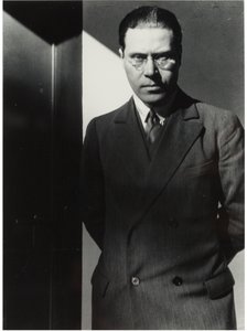 सेल्फ-पोर्ट्रेट, 1926। द्वारा लेज़लो मोहोली नेगी
