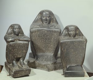 25 वीं -26 वीं राजवंश (डियोराइट) अखामेनरू, हरवा और एमेनोमेट की प्रतिमा द्वारा Late Period Egyptian