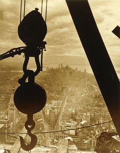 एम्पायर स्टेट बिल्डिंग, 1931 से न्यूयॉर्क शहर द्वारा लेविस विक्स हाइन