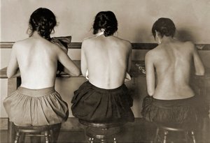 सिलाई मशीन लड़कियों, c.1917