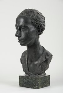 डोना मारिया चियापेली का बस्ट, c.1932 (कांस्य) (४४०२९४ और ४४०२९६ भी देखें) द्वारा लाइबेरो एंड्रियोटी