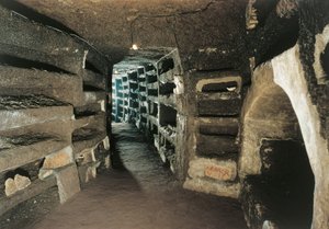 Loculus Tombs के साथ गैलरी (फोटो) द्वारा अज्ञात अज्ञात