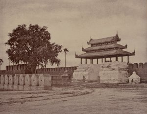 अमेरापुरा: शहर का ऊह-नेइन गेट द्वारा लिनिअस ट्राइप