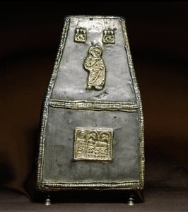 मध्य युग (मध्य युग) का पुरातत्व। लोम्बार्डी की बर्बर कला: अवशेष (अवशेष) प्राप्त करने के लिए चांदी का डिब्बा। लोम्बार्ड कला, 8वीं - 9वीं शताब्दी। पैसे। सिविडेल डेल फ्रूली, चेरेटियन संग्रहालय, गिरजाघर का खजाना