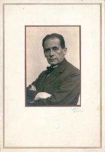 वाल्टर ग्रोपियस (1883-1969)। 1920 के दशक की शुरुआत में द्वारा लुई नायक