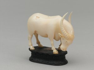 काले बिशप, शतरंज का टुकड़ा, भारत, 1820 लगभग द्वारा लुइस थॉमस बार्डेल