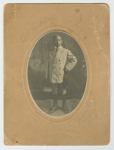 लूसियस हार्पर, जूनियर की स्कूल जाने की तस्वीर, ca. 1910. द्वारा लूसियस हार्पर