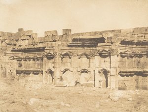 15 सितंबर, 1850 को बालबेक मंदिर के बाड़े हेलियोपोलिस का आंतरिक भाग। द्वारा मैक्सिम डू कैंप