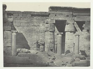 मेडिनेट-हबौ, पेरिस्टाइल ऑफ़ द पैलेस ऑफ़ रामसेस-मियामौन, थेब्स, 184951, 1852 मुद्रित। द्वारा मैक्सिम डू कैंप
