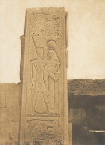 थोथेम्स III..., 1849-50 का प्रतिनिधित्व करने वाले कर्नाक बेस-रिलीफ के महल के ग्रेनाइट अभयारण्य का स्तंभ। द्वारा मैक्सिम डू कैंप