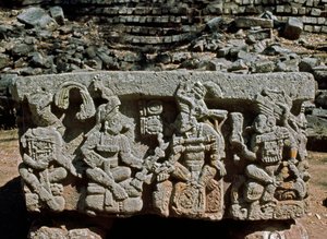 उगते सूरज के राजा के राज्याभिषेक के साथ वेदी क्यू, 776 ई द्वारा माया