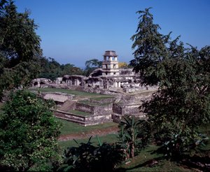 प्रीकोलम्बियाई सभ्यता: चियापास शास्त्रीय माया काल में पलेनक की साइट का दृश्य view द्वारा माया मय