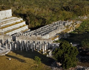 1000 स्तंभों का मंदिर द्वारा माया मय