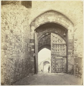 कैरिस्ब्रुक कैसल पोर्टल कैरिस्ब्रुक; गेटवे (ऑब्जेक्ट पर शीर्षक) द्वारा मैकलीन और मेलहुइशो