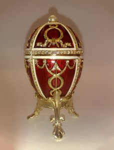 द रोज़बड एग, 1895 द्वारा मिखाइल येवलाम्पिविच, पर्खिन
