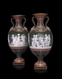 Vases की एक जोड़ी, "लेस वाई लेस फ्राइलक्स बदलता है", 1879 द्वारा Mintons Ltd
