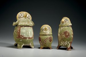 तीन मिक्सटेक पॉलीक्रोम टेराकोटा पुतली वाहिकाओं, c.900-1200