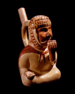 प्रीकोलम्बियाई कला, मोचिक सभ्यता (बदसूरत, मोचिका): एंथ्रोपोमोर्फिक फूलदान एक अंधे भिखारी का प्रतिनिधित्व करता है जो एक संगीत वाद्ययंत्र बजाता है (पैन बांसुरी?)। 200 ई.पू.-700 ई. लीमा, नृविज्ञान और पुरातत्व का राष्ट्रीय संग्रहालय, पेरू - पूर्व-कोलंबियाई कला