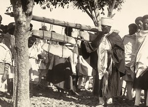 फासीवादी युग में 'बिल्डिंग ए एम्पायर': एबिसिनियन बेल्स, 09/05/1936 (बी/डब्ल्यू फोटो) द्वारा मोडेस्टिनो बाल्डिनेटी
