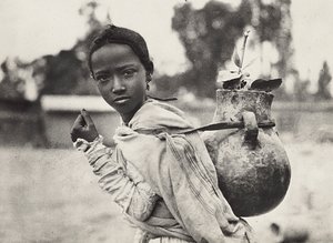 फासीवादी युग में 'बिल्डिंग ए एम्पायर': एबिसिनियन गर्ल, 09/05/1936 (बी/डब्ल्यू फोटो) द्वारा मोडेस्टिनो बाल्डिनेटी