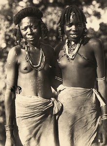 एक साम्राज्य का निर्माण फासीवादी युग में: क्यूनामा लड़कियां, 09051936 द्वारा मोडेस्टिनो बाल्डिनेटी