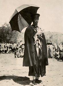 फासिस्ट युग में 'बिल्डिंग ए एम्पायर': एबिसिनियन पुजारी, 09/05/1936 (बी/डब्ल्यू फोटो) द्वारा मोडेस्टिनो बाल्डिनेटी