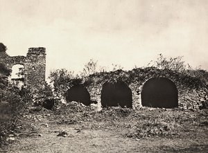 फासीवादी युग में 'बिल्डिंग ए एम्पायर': गोंदर, इथियोपिया में किंग फासिलदास के महल में शेरों की खाई, 09/05/1936 (बी/डब्ल्यू फोटो) द्वारा मोडेस्टिनो बाल्डिनेटी