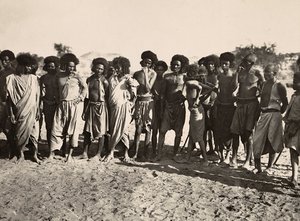 फासीवादी युग में 'बिल्डिंग ए एम्पायर': बेनी आमेर की जनजाति, 09/05/1936 (बी/डब्ल्यू फोटो) द्वारा मोडेस्टिनो बाल्डिनेटी