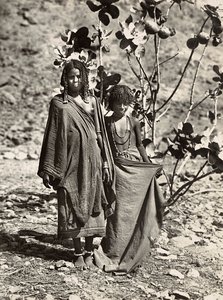 एक साम्राज्य का निर्माण फासीवादी युग में: दो मरिया लड़कियाँ, 09051936 द्वारा मोडेस्टिनो बाल्डिनेटी