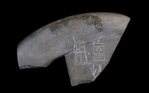 उत्कीर्ण पत्थर के कटोरे का टुकड़ा, c.3285 ईसा पूर्व (नक्काशीदार सिल्टस्टोन)