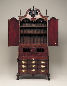 डेस्क और किताबों की अलमारी, c.1770-76 (महोगनी, दक्षिणी पीला पाइन, पूर्वी सफेद पाइन, पीला चिनार और पीतल) द्वारा नाथनियल गोल्ड
