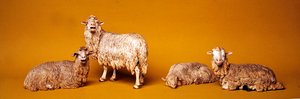 भेड़, क्रिसमस क्रेच और पेड़ (टेराकोटा) से द्वारा नियति विद्यालय