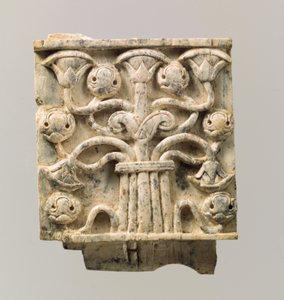 फर्नीचर पट्टिका को स्टाइल वाले पेड़, c.8th-7 वीं शताब्दी ईसा पूर्व (हाथी दांत) के साथ राहत में खुदी हुई द्वारा नव असीरियन