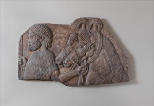 एक सहायक जुलूस में विदेशी दूल्हा, c.721-05 ईसा पूर्व (जिप्सम अलाबास्टर) द्वारा नव असीरियन नियो असीरियन