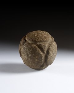 नक्काशीदार बॉल, लेट नियोलिथिक, स्कॉटलैंड, c.3750-2000 ईसा पूर्व