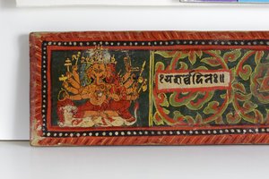 देवमहात्म्य पांडुलिपि कवर (लकड़ी पर अपारदर्शी wc)