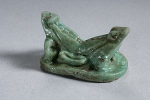 दो संयुक्त फ्रॉग्स, 18 वीं -19 वीं राजवंश, 1540-1186 ईसा पूर्व (भय) के स्कारबॉइड (अंडरसाइड के लिए 270367 देखें)